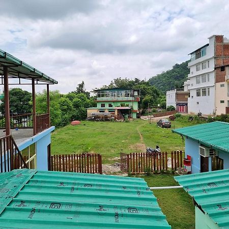 Landlopers Hostel Rishīkesh Zewnętrze zdjęcie