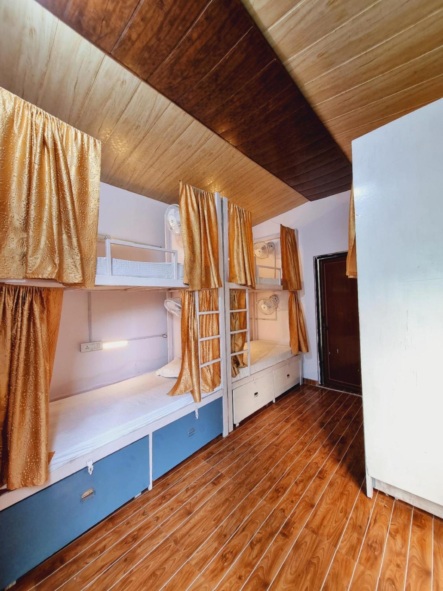 Landlopers Hostel Rishīkesh Zewnętrze zdjęcie