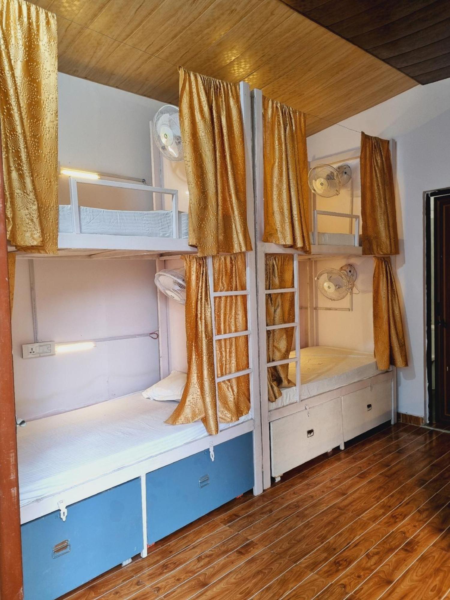 Landlopers Hostel Rishīkesh Zewnętrze zdjęcie