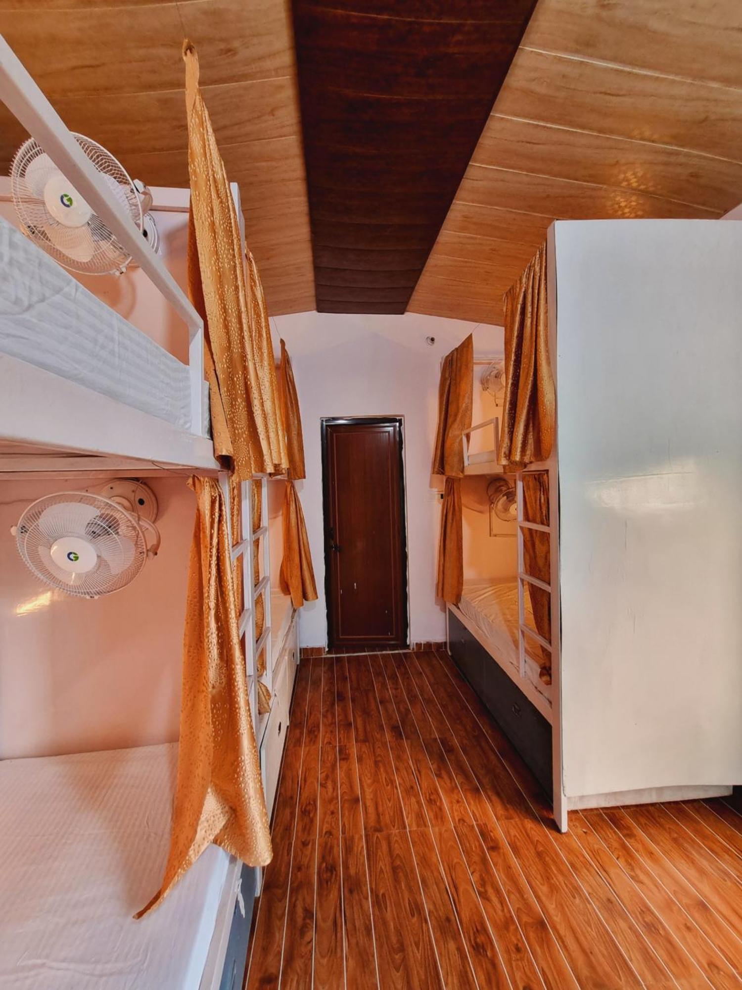 Landlopers Hostel Rishīkesh Zewnętrze zdjęcie