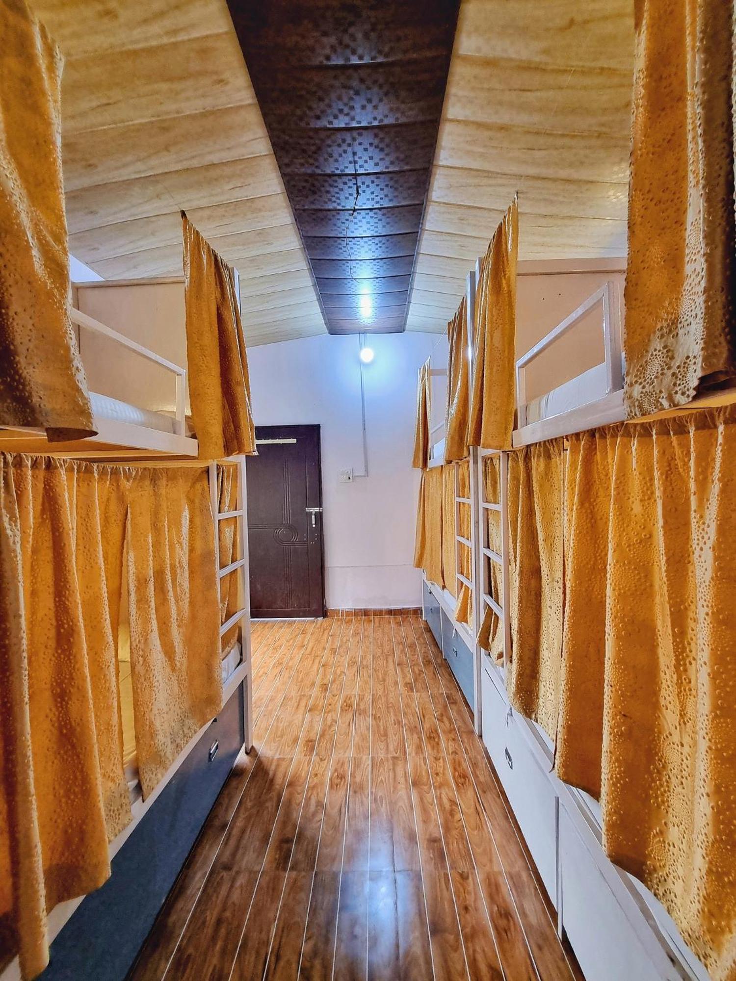 Landlopers Hostel Rishīkesh Zewnętrze zdjęcie