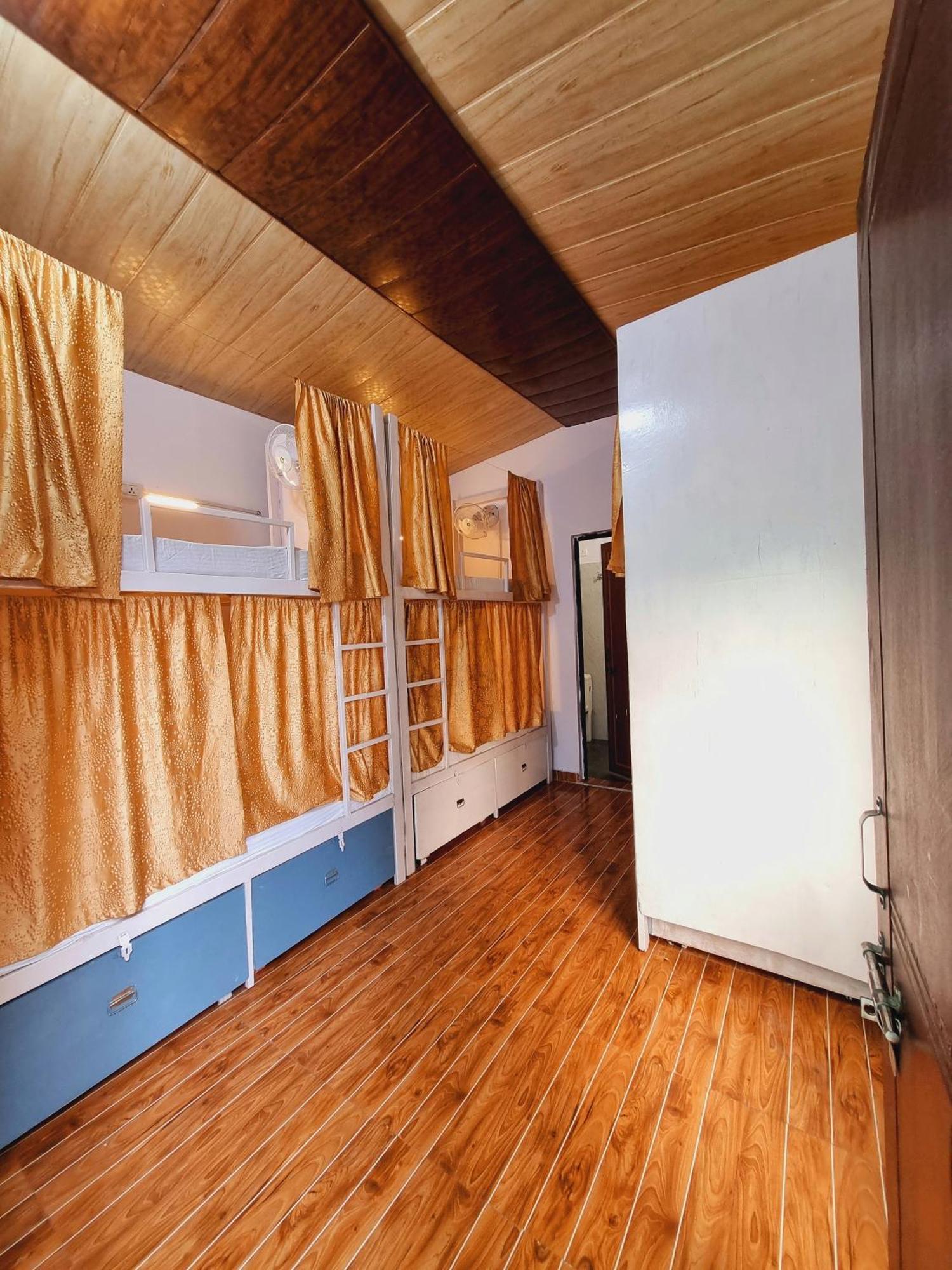Landlopers Hostel Rishīkesh Zewnętrze zdjęcie
