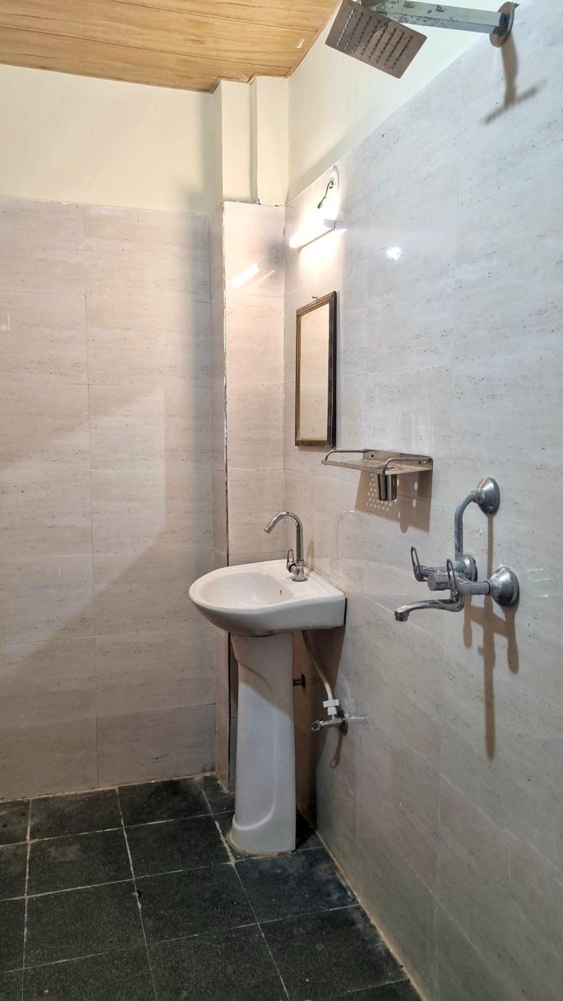Landlopers Hostel Rishīkesh Zewnętrze zdjęcie
