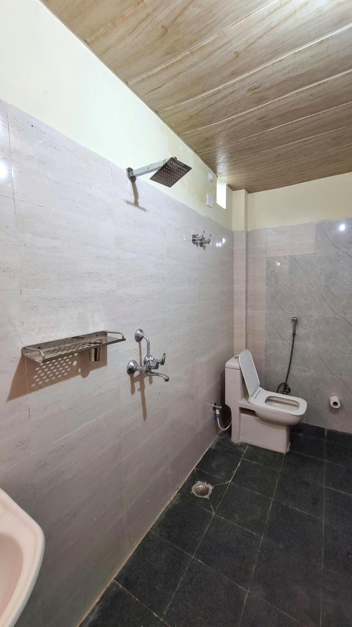 Landlopers Hostel Rishīkesh Zewnętrze zdjęcie
