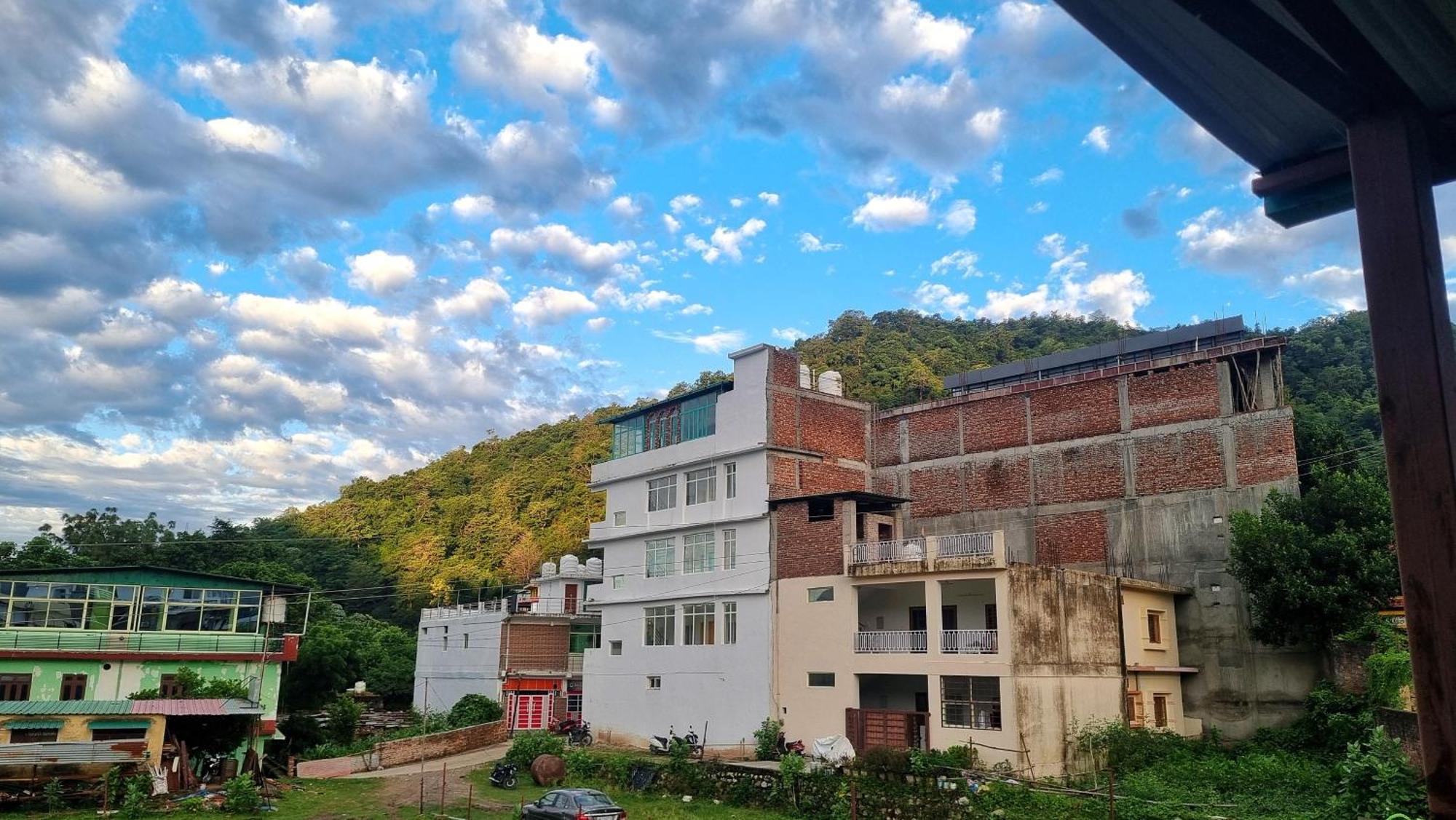 Landlopers Hostel Rishīkesh Zewnętrze zdjęcie