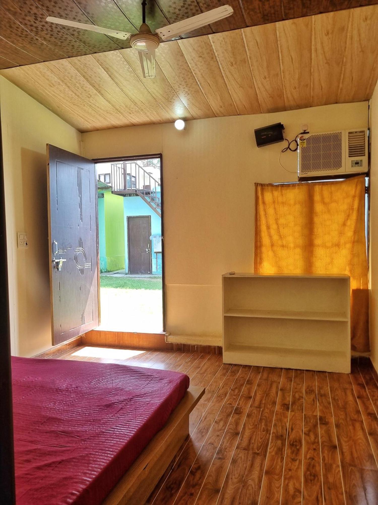 Landlopers Hostel Rishīkesh Zewnętrze zdjęcie