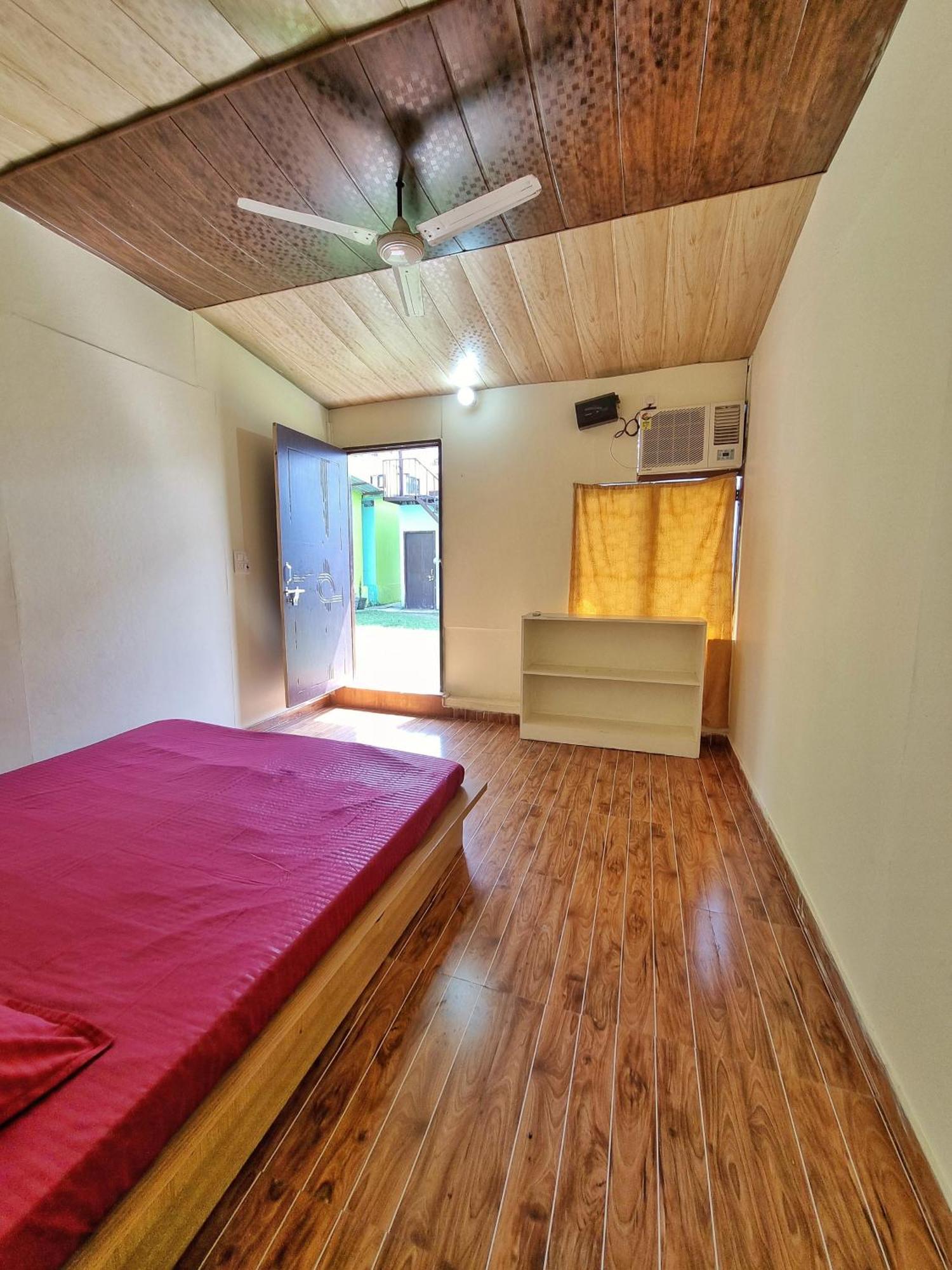 Landlopers Hostel Rishīkesh Zewnętrze zdjęcie