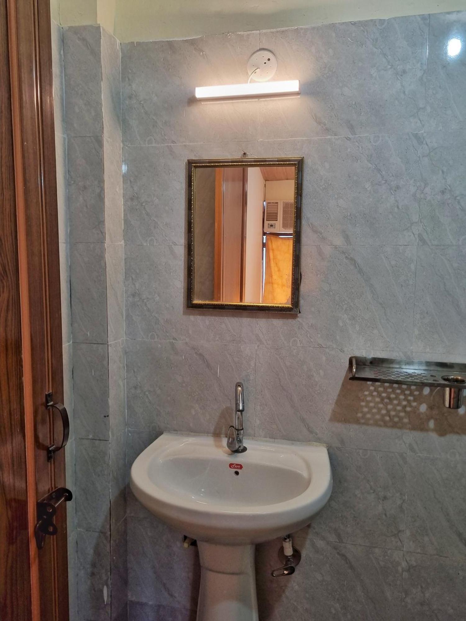 Landlopers Hostel Rishīkesh Zewnętrze zdjęcie
