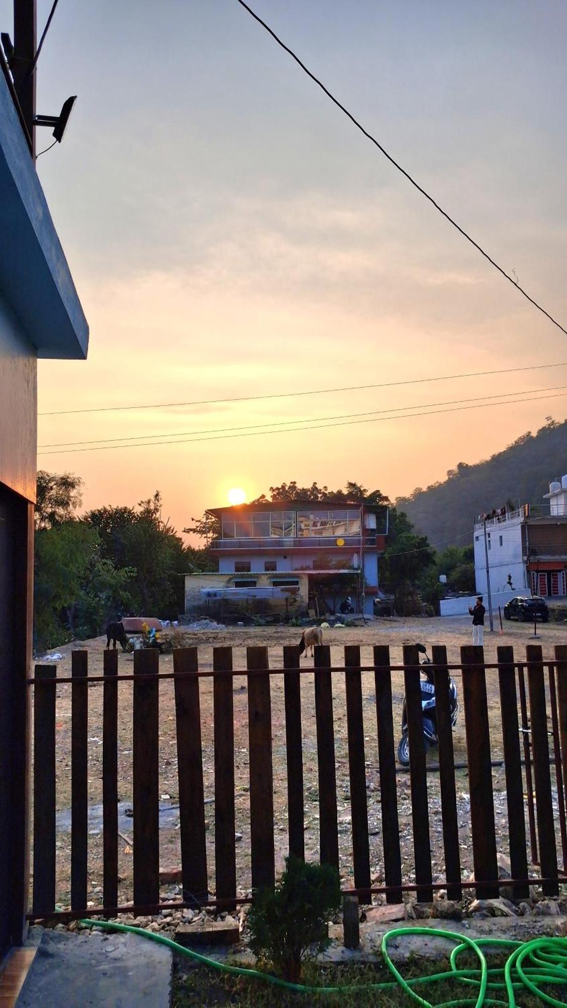 Landlopers Hostel Rishīkesh Zewnętrze zdjęcie